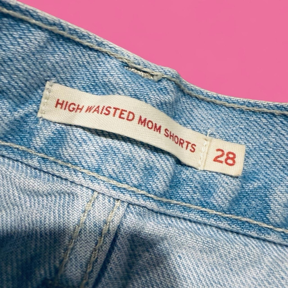 Levi’s High Waisted Mom Shorts Womens 28 Light Wash Distressed Cutoff Denim - Picture 6 of 7